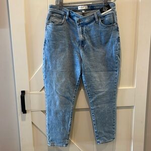 Abercrombie HighRise The Super Skinny Ankle Jean Curve Line